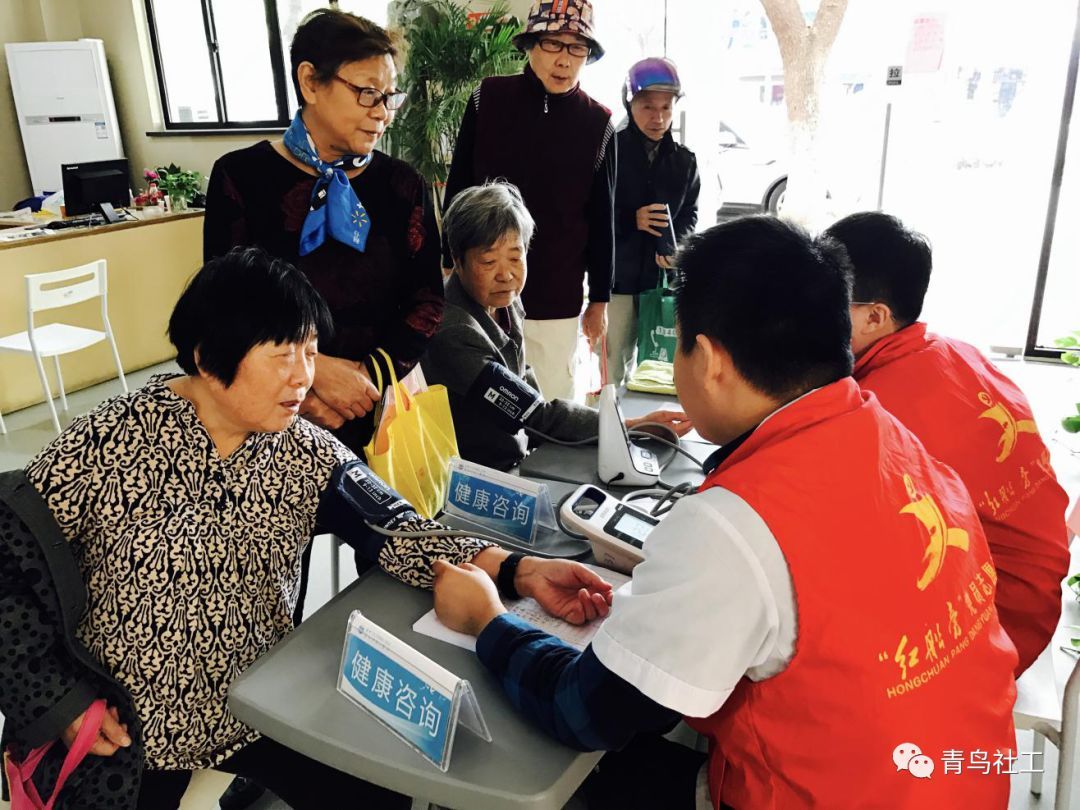 南湖区老年活动中心“敬老月”活动精彩纷呈，融合社会经济咨询服务暖人心